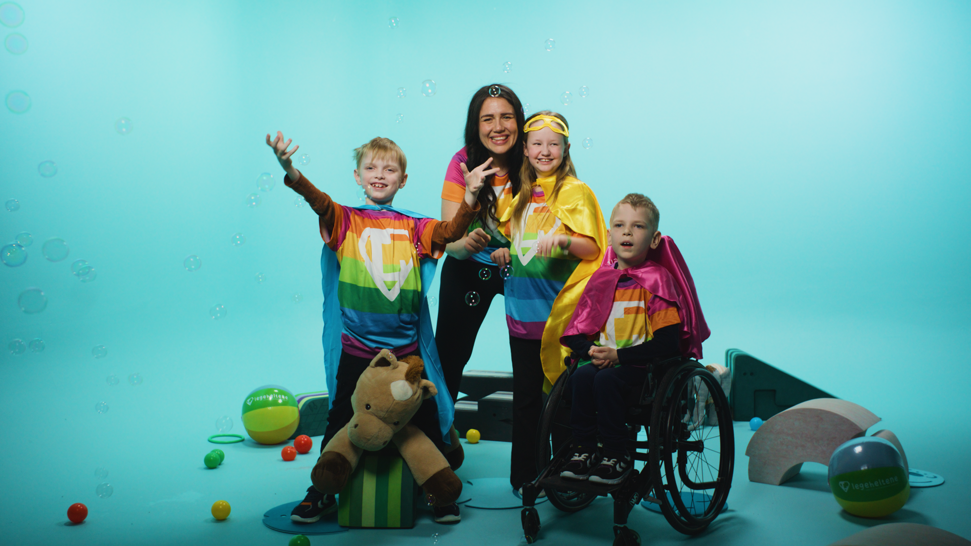 Legeheltene, Børneulykkesfonden, Kay Bojesen Love sangfugl donation